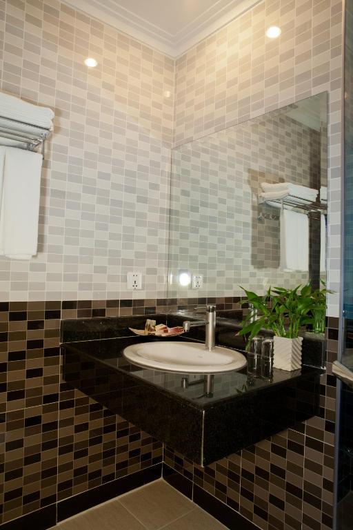 V N E Hotel Phnom Penh Dış mekan fotoğraf