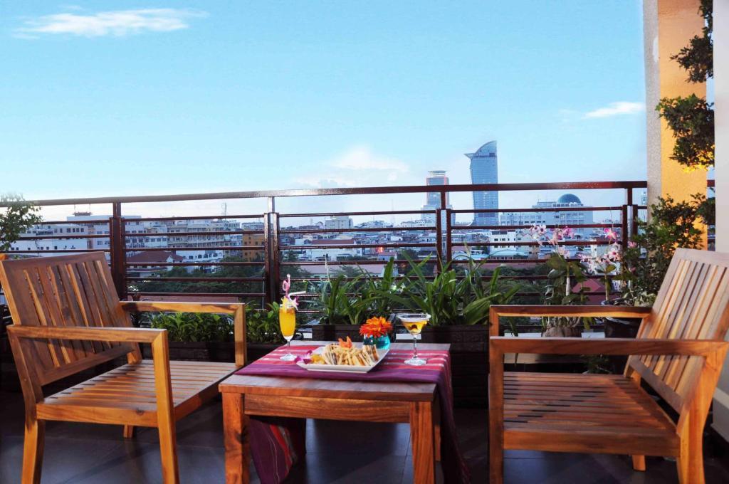 V N E Hotel Phnom Penh Dış mekan fotoğraf