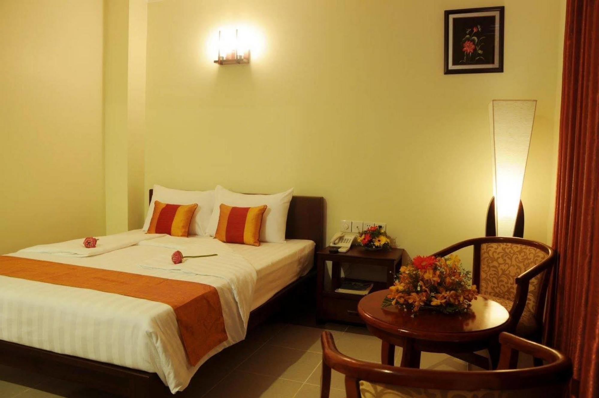 V N E Hotel Phnom Penh Dış mekan fotoğraf