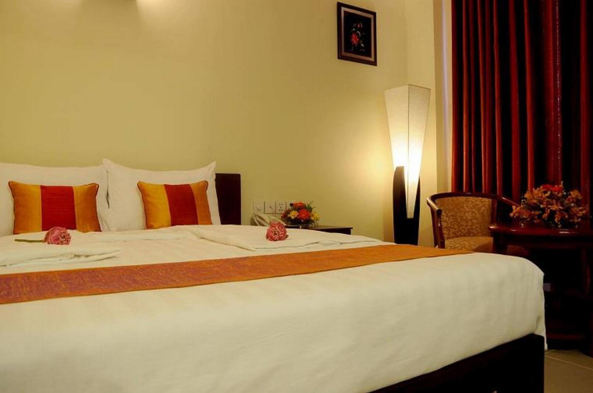 V N E Hotel Phnom Penh Dış mekan fotoğraf