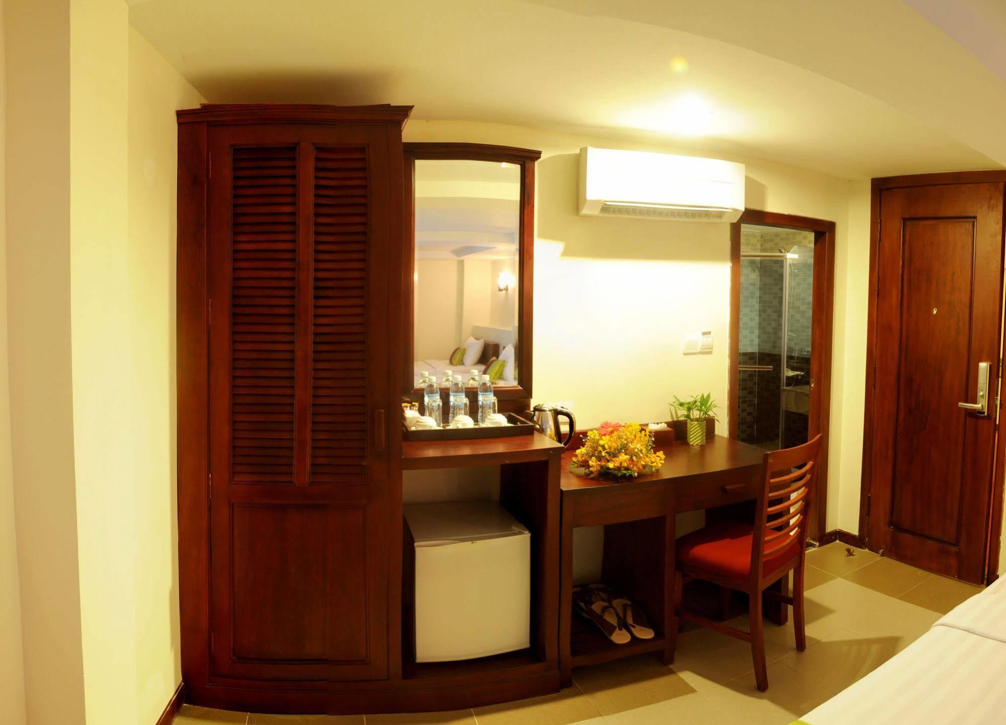 V N E Hotel Phnom Penh Dış mekan fotoğraf