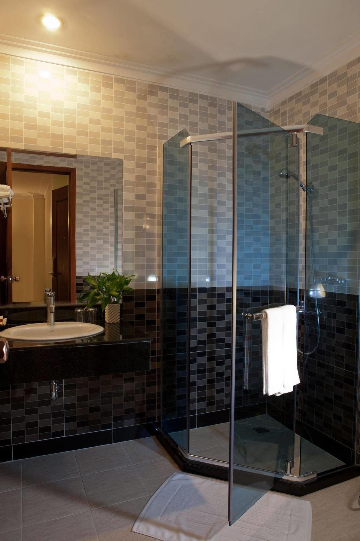 V N E Hotel Phnom Penh Dış mekan fotoğraf