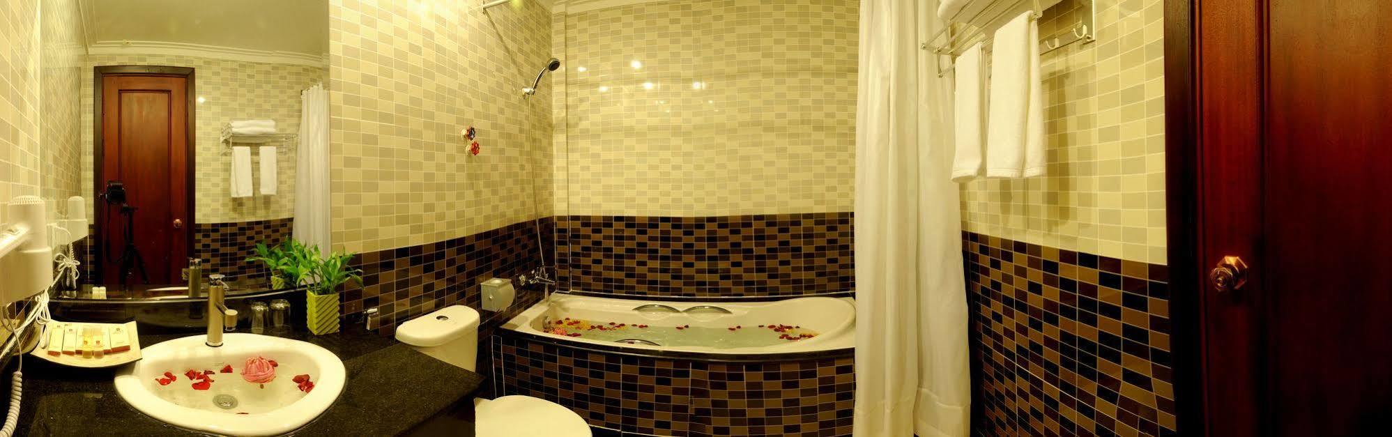 V N E Hotel Phnom Penh Dış mekan fotoğraf