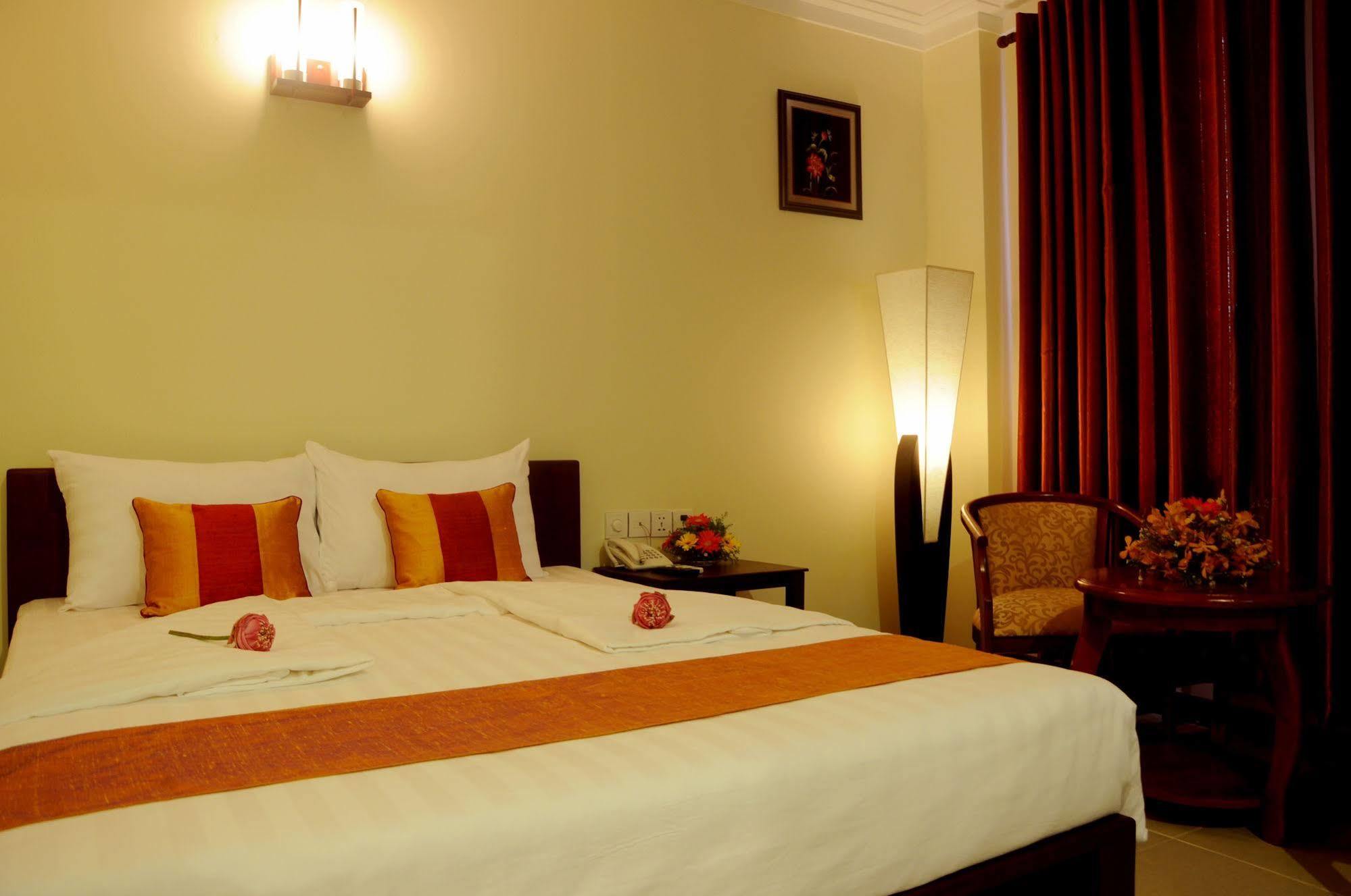 V N E Hotel Phnom Penh Dış mekan fotoğraf