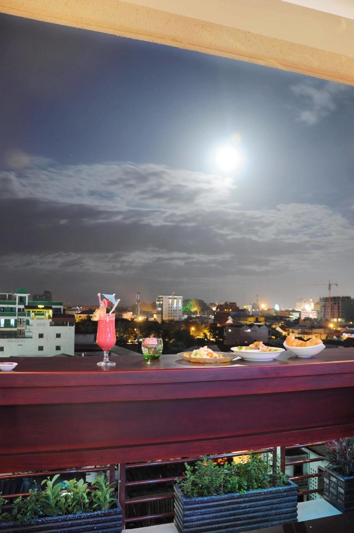 V N E Hotel Phnom Penh Dış mekan fotoğraf