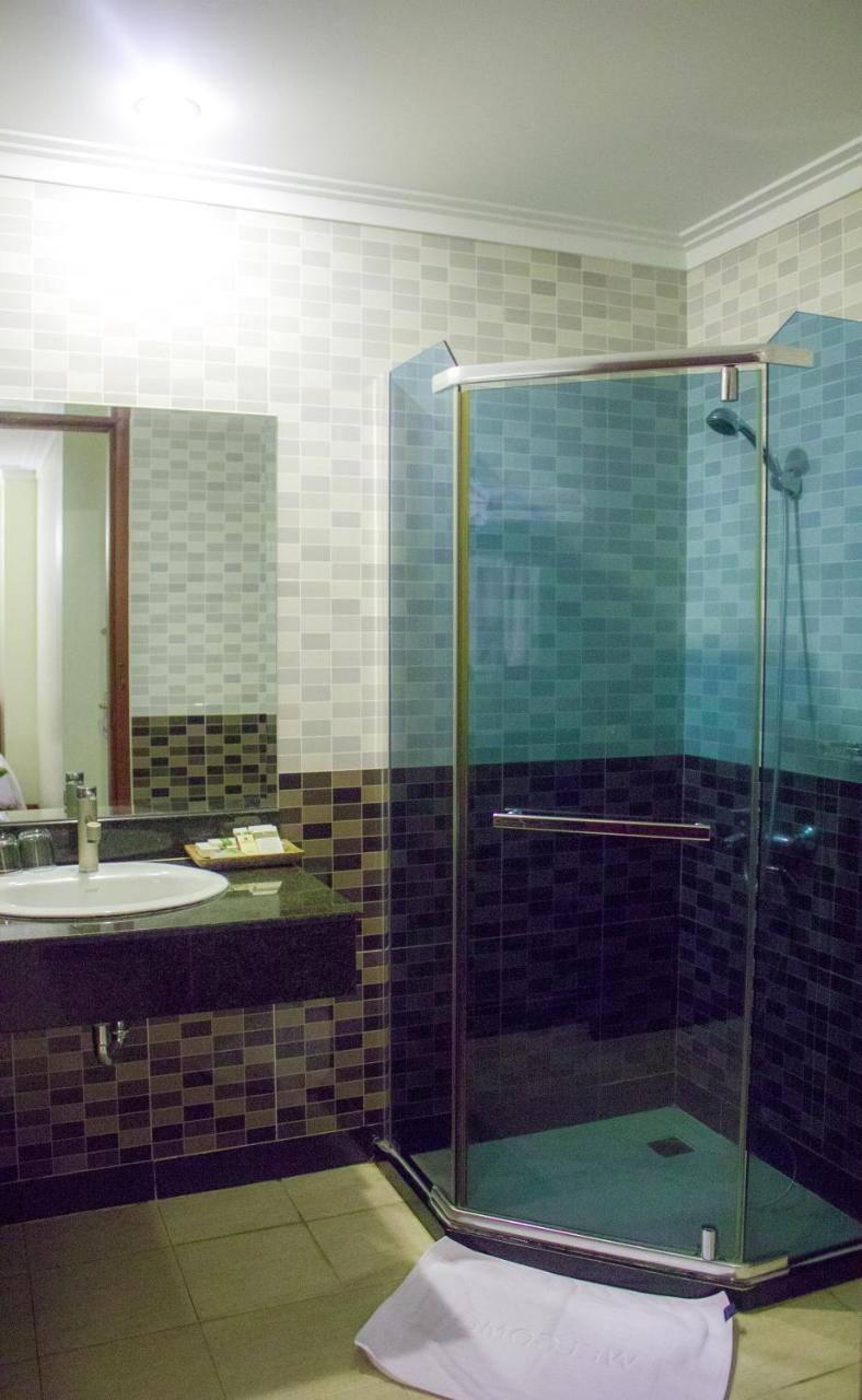 V N E Hotel Phnom Penh Dış mekan fotoğraf